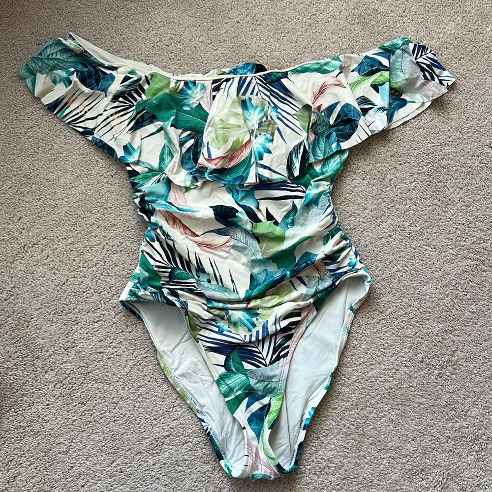 La Blanca off the shoulder swimsuit. Size 10